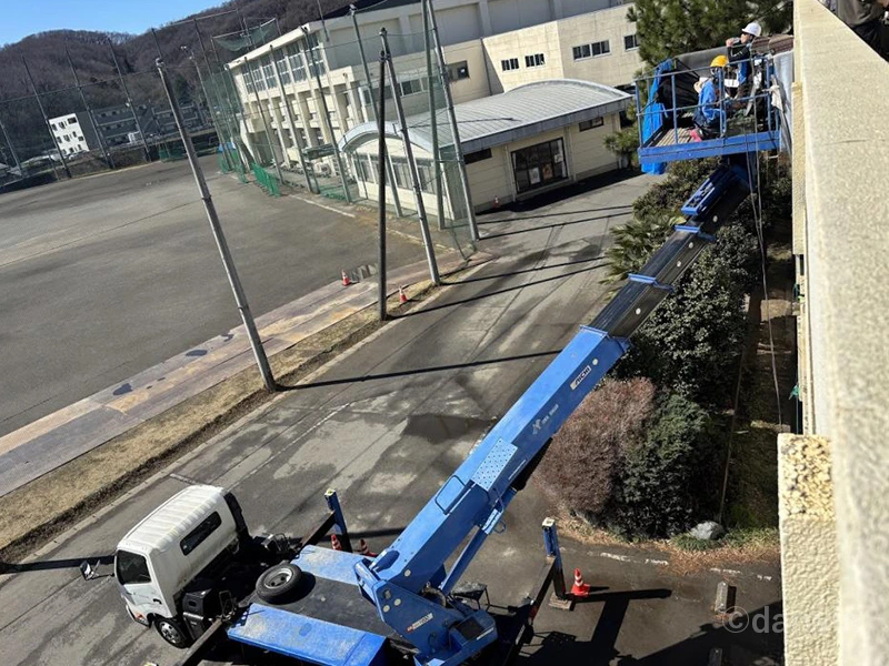 スーパーデッキで高所の作業を支える現場